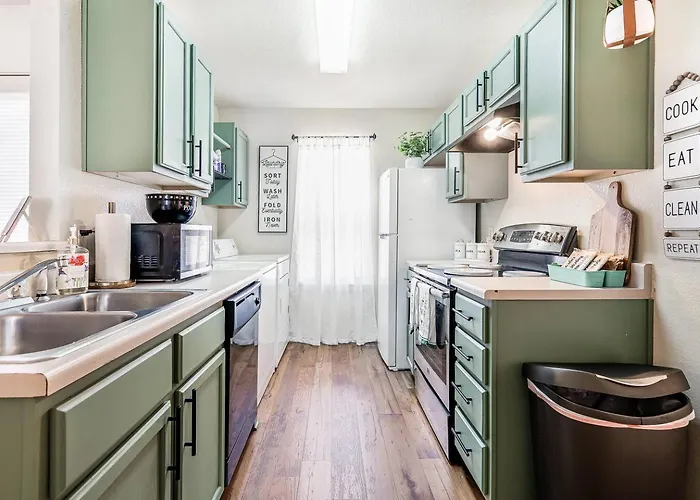 Entire 4-plex | For Corporate Teams Or Contractors Apartment *