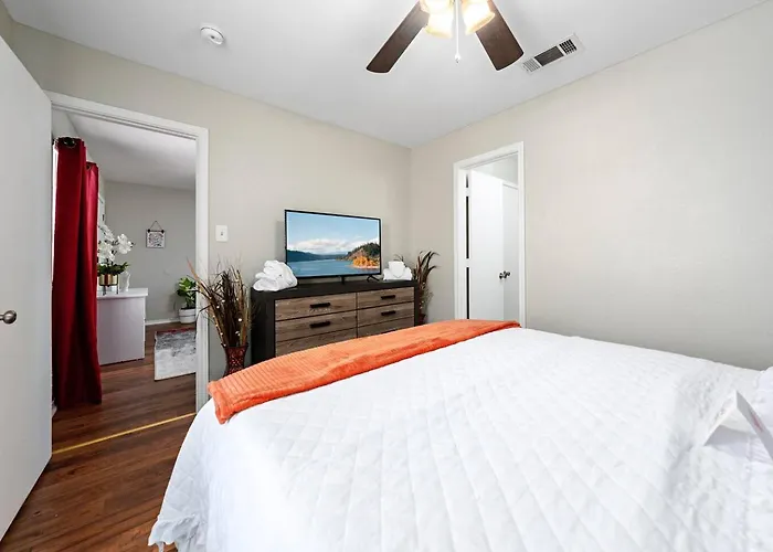 Entire 4-plex | For Corporate Teams Or Contractors